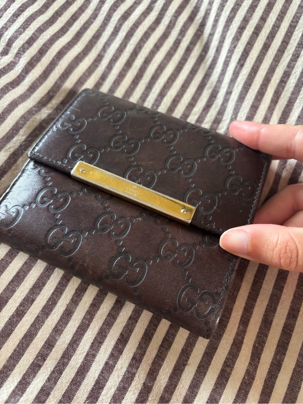Vintage Gucci Brown Leather Wallet with Gold Plate - Picture 2 of 5